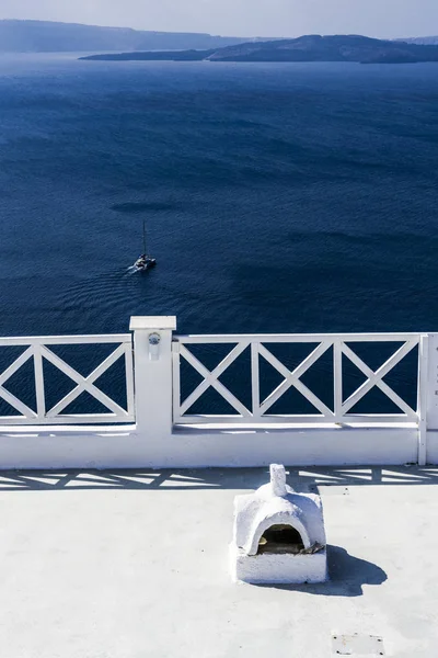 Gran Terraza Pintoresca Isla Santorini Ofrece Vistas Mar Egeo Caldera — Foto de Stock
