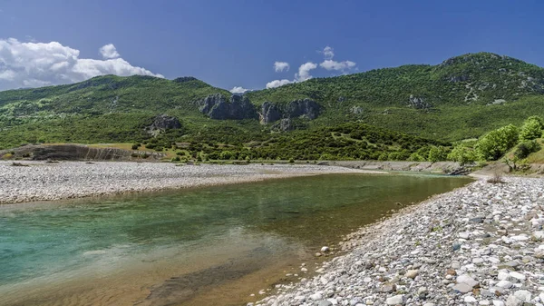 Ett Litet Berg Floden Flyter Genom Stenig Kanal Bågen Gamla — Stockfoto