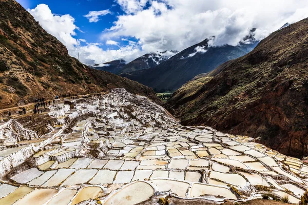 Salinas de maraş tuz madenleri beyaz teraslarında belgili tanımlık Andes dağ dik yamaçlarında yer alan.