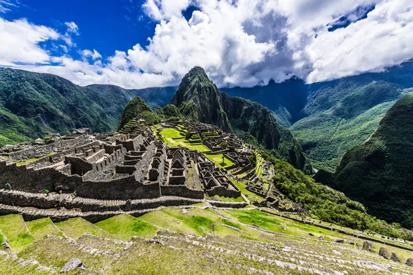 Reruntuhan Kota Kuno Inka Machu Picchu Terletak Dengan Indah Lereng — Stok Foto