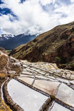 Salinas de maraş tuz madenleri beyaz teraslarında belgili tanımlık Andes dağ dik yamaçlarında yer alan.
