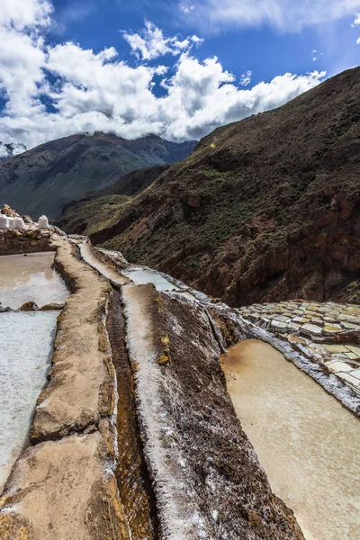 Salinas Maraş Tuz Madenleri Beyaz Teraslarında Belgili Tanımlık Andes Dağ — Stok fotoğraf