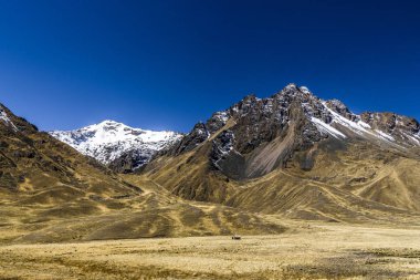 Peru, belgili tanımlık Andes dağ dağ aralıkları Panoraması filme dağlık bölgelerde.