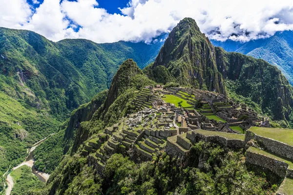 Ruins Ancient Inca City Machu Picchu Beautifully Located Slopes Andes — Stock Photo, Image