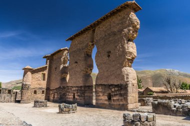 Eski Perulu Tapınağı, Machu Picchu götürür ünlü Inca Caddesi'nde bulunan Rakchi kalıntıları.