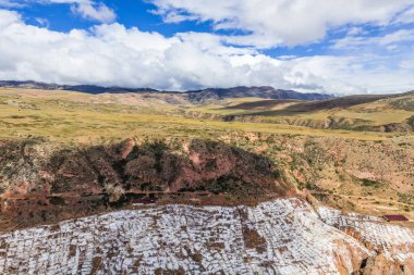 Salinas de maraş tuz madenleri beyaz teraslarında belgili tanımlık Andes dağ dik yamaçlarında yer alan.