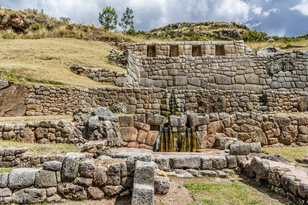 Hradeb Starobylého Chrámu Inků Tambomachay Který Teče Studená Voda Čisté — Stock fotografie