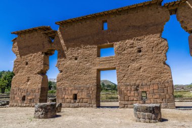Eski Perulu Tapınağı, Machu Picchu götürür ünlü Inca Caddesi'nde bulunan Rakchi kalıntıları.