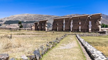 Eski Perulu Tapınağı, Machu Picchu götürür ünlü Inca Caddesi'nde bulunan Rakchi kalıntıları.
