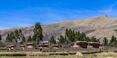 Eski Perulu Tapınağı, Machu Picchu götürür ünlü Inca Caddesi'nde bulunan Rakchi kalıntıları.