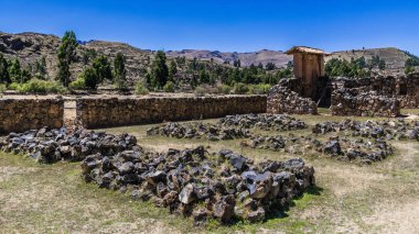 Eski Perulu Tapınağı, Machu Picchu götürür ünlü Inca Caddesi'nde bulunan Rakchi kalıntıları.