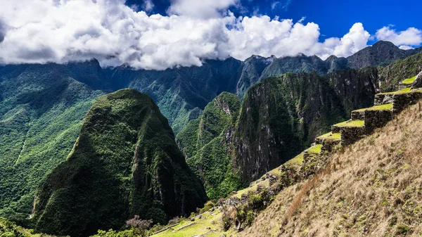 Ruínas Antiga Cidade Inca Machu Picchu Estão Lindamente Localizadas Nas — Fotografia de Stock