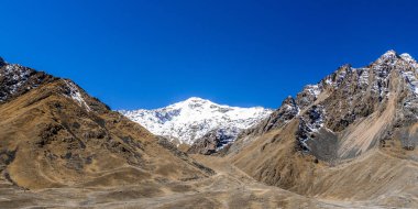 Peru, belgili tanımlık Andes dağ dağ aralıkları Panoraması filme dağlık bölgelerde.