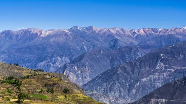 Peru, belgili tanımlık Andes dağ dağ aralıkları Panoraması filme dağlık bölgelerde.