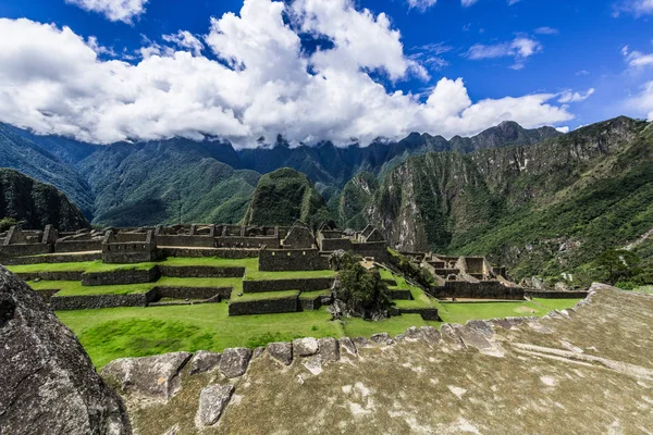 Ruinerna Den Gamla Inka Staden Machu Picchu Vackert Beläget Sluttningarna — Stockfoto
