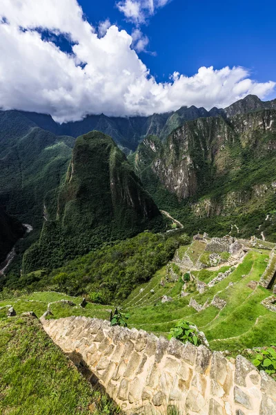 Ruins Ancient Inca City Machu Picchu Beautifully Located Slopes Andes — Stock Photo, Image