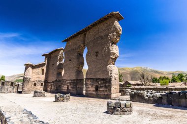 Eski Perulu Tapınağı, Machu Picchu götürür ünlü Inca Caddesi'nde bulunan Rakchi kalıntıları.