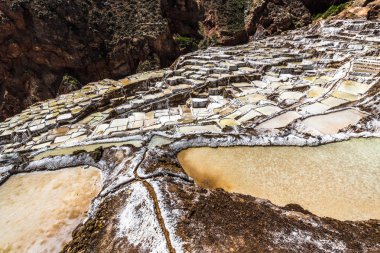 Salinas de maraş tuz madenleri beyaz teraslarında belgili tanımlık Andes dağ dik yamaçlarında yer alan.