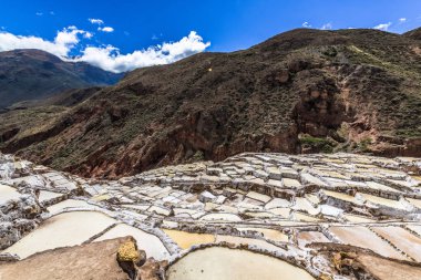 Salinas de maraş tuz madenleri beyaz teraslarında belgili tanımlık Andes dağ dik yamaçlarında yer alan.