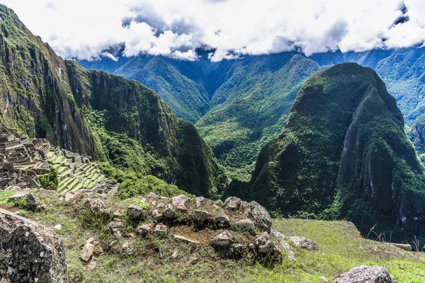 Ruínas Antiga Cidade Inca Machu Picchu Estão Lindamente Localizadas Nas — Fotografia de Stock