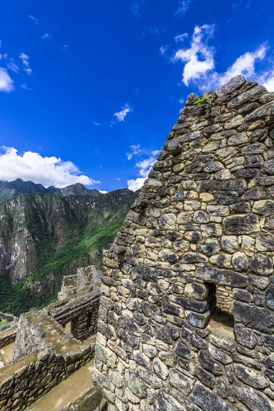 Las Ruinas Antigua Ciudad Inca Machu Picchu Están Bellamente Ubicadas — Foto de Stock