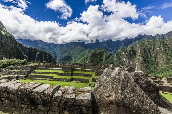 Ruinerna Den Gamla Inka Staden Machu Picchu Vackert Beläget Sluttningarna — Stockfoto