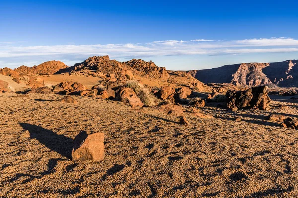 Los Últimos Rayos Del Atardecer Iluminan Paisaje Lunar Pie Del — Foto de Stock