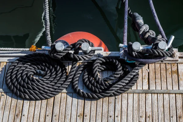 Två Svarta Havet Rep Träbrygga Marinan Atlantkusten Teneriffa — Stockfoto