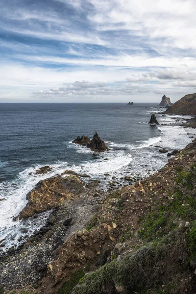 Primeiros Raios Sol Nascente Iluminam Baías Rochosas Costa Norte Ilha — Fotografia de Stock