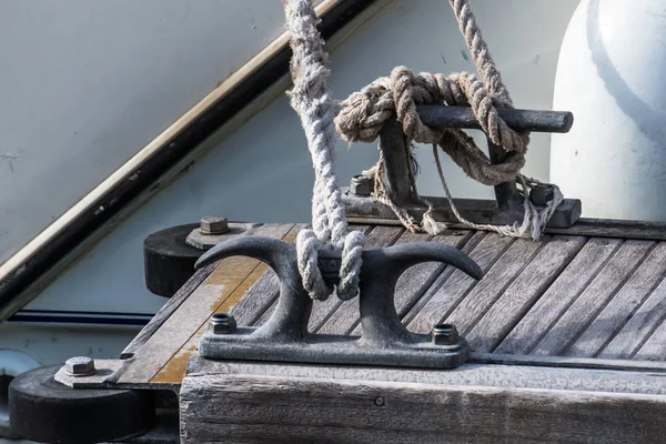 Причальні Мотузки Океану Яхта Намотується Невеликому Болоті Пристані Лос Gigantes — стокове фото
