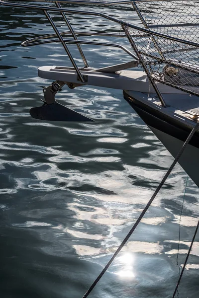 Eine Große Weiße Ozeanjacht Liegt Ocean Marina Los Gigantes Auf — Stockfoto