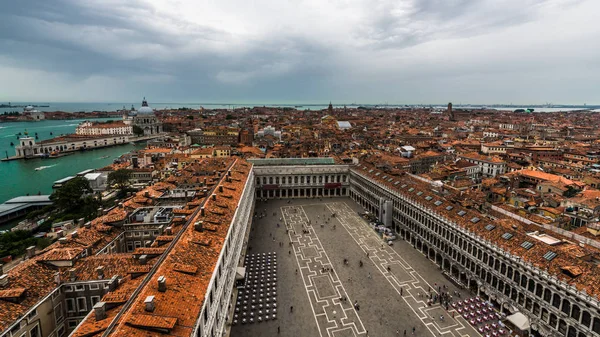 Pittoresk Utsikt Över Venedig Morgonen Och Röda Tegeltaken Öppnar Från — Stockfoto