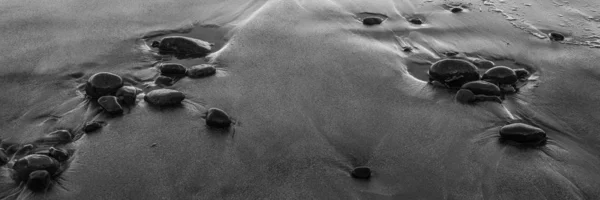 Камни Пляже Черного Вулканического Песка После Отлива Побережье Тенерифе — стоковое фото