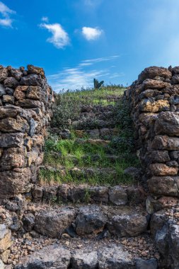Uzun zaman önce Tenerife adasında yaşamış eski Kızılderililerin piramitleri çok Amerikan Kızılderililer piramitleri benzer.