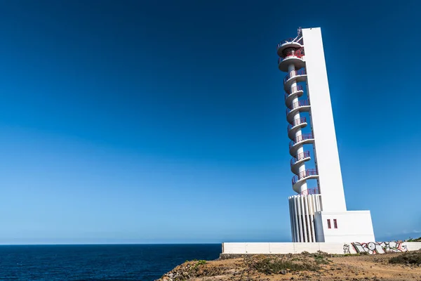 Uma Grande Escada Espiral Leva Topo Farol Branco Construído Estilo — Fotografia de Stock