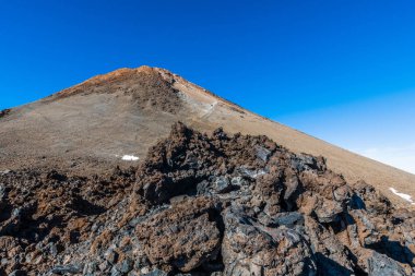 Kar küçük adalar dün geceden beri Teide yanardağ yamaçlarında yatıyor kaldı.