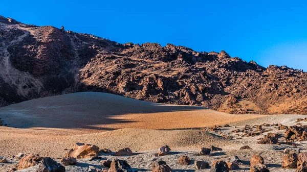 Die Letzten Sonnenstrahlen Erhellen Die Mondlandschaft Fuße Des Teide Vulkans — Stockfoto