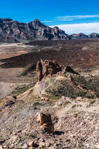 Picos Rocas Afiladas Rodean Campos Lava Meseta Pie Del Volcán — Foto de Stock