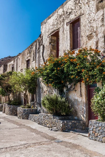 Los Rayos Del Sol Poniente Iluminan Patio Del Antiguo Monasterio — Foto de Stock