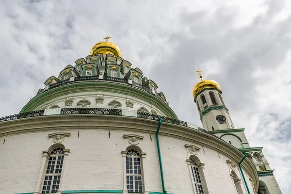 Burza Chmury Nad Kopułami Nowego Klasztoru Jerozolimy Rejonie Moskwy — Zdjęcie stockowe