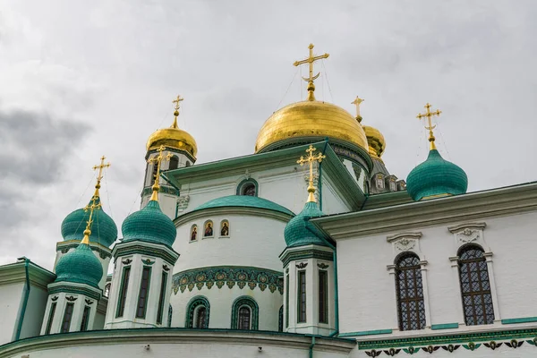 Nuvens Tempestade Sobre Cúpulas Novo Mosteiro Jerusalém Região Moscou — Fotografia de Stock