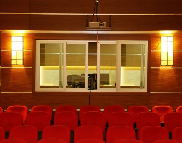 Auditório Cinema Vazio Com Tela Assentos — Fotografia de Stock