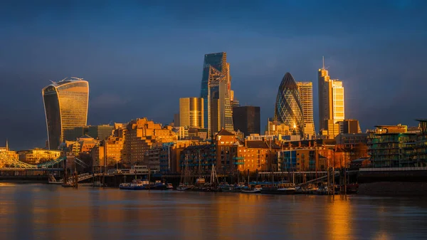 London England Fantastiskt Dramatisk Himmel Och Gyllene Timmen Solljus Bank — Stockfoto