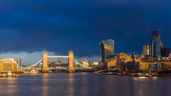 Londra Ngiltere Londra Tower Bridge Paul Katedrali Gökdelenler Banka Bölgesinin — Stok fotoğraf