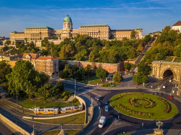 Budapest Magyarország Clark Ádám Tér Körforgalom Fenti Napfelkeltekor Budavári Királyi — Stock Fotó