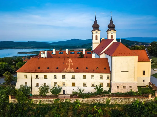 Tihany Maďarsko Letecký Pohled Slavného Benediktinského Kláštera Tihany Opatství Tihany — Stock fotografie