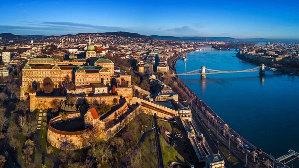 Budapeszt Węgry Lotnicze Panoramiczne Panoramę Pałacu Królewskiego Zamku Buda Szechenyi — Zdjęcie stockowe