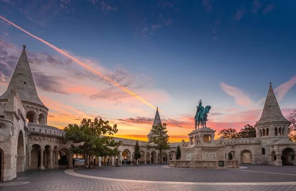 Budapeste Hungria Bastião Dos Pescadores Halaszbastya Estátua Estêvão Com Céu — Fotografia de Stock