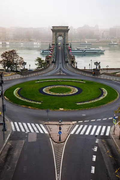 Budapeste Hungria Clark Adam Square Szechenyi Chain Bridge Com Navio — Fotografia de Stock