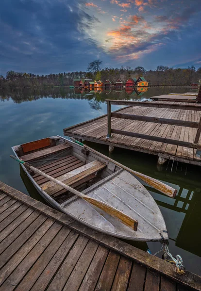 Tata Hungria Barco Pesca Pelo Lago Derito Derito Para Com — Fotografia de Stock